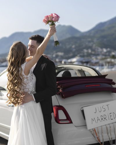 just-married-couple-little-car